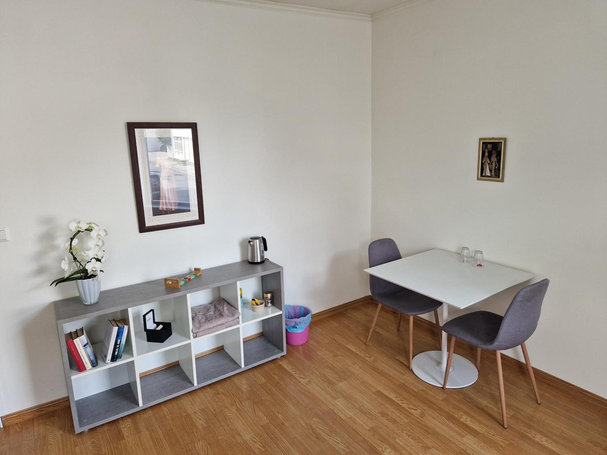 Cozy Retreat In The Heart Of Проживание в семье *