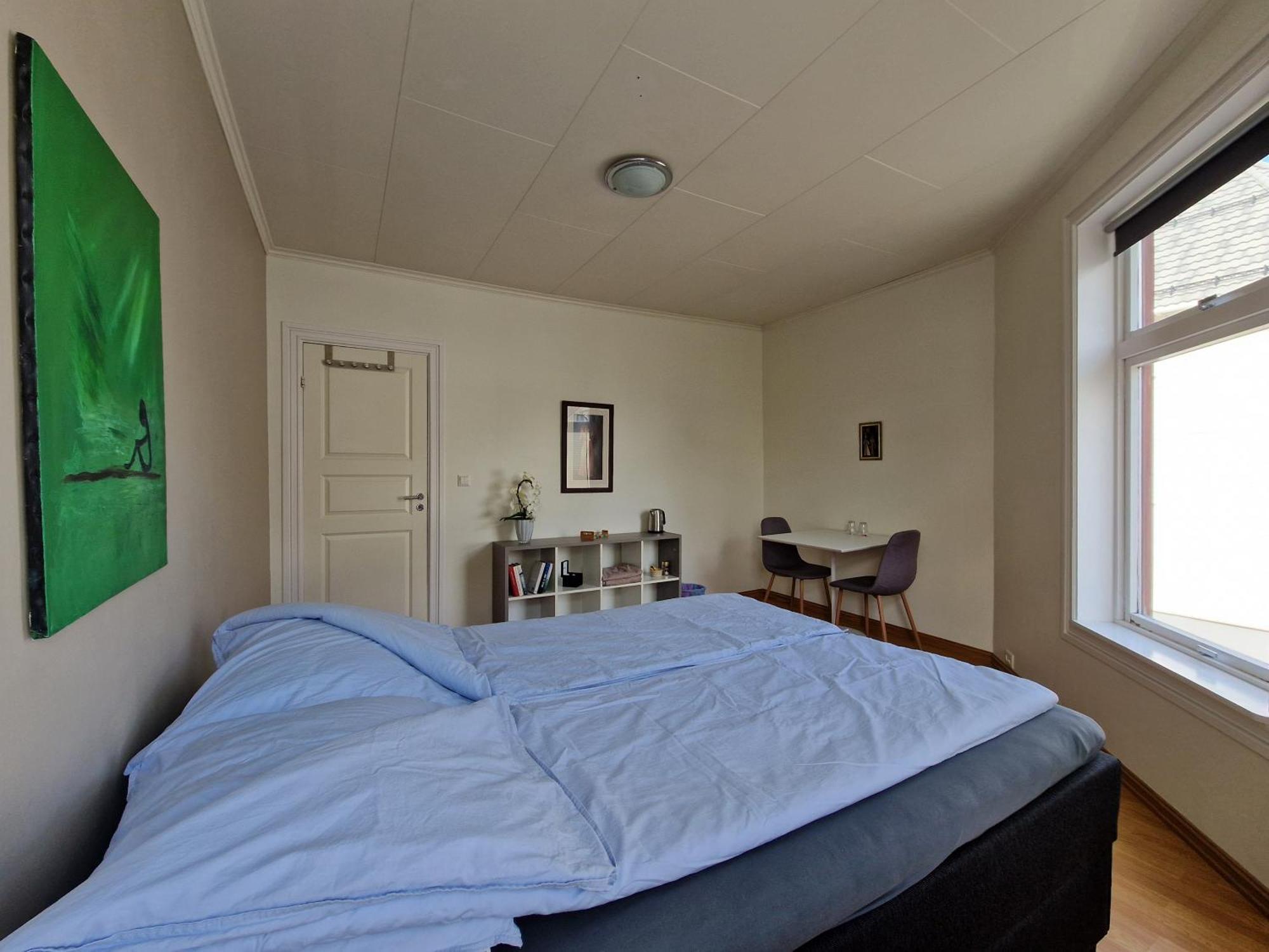 Проживание в семье Cozy Retreat In The Heart Of Олесунн